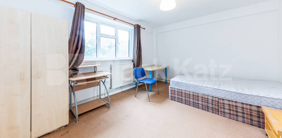 			4 Bedroom, 1 bath, 1 reception Flat			 Sidmouth Street , Kings Cross